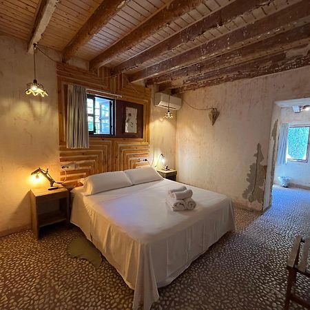 Boutique Hostal La Curandera De Salinas Sant Francesc de s'Estany Екстер'єр фото